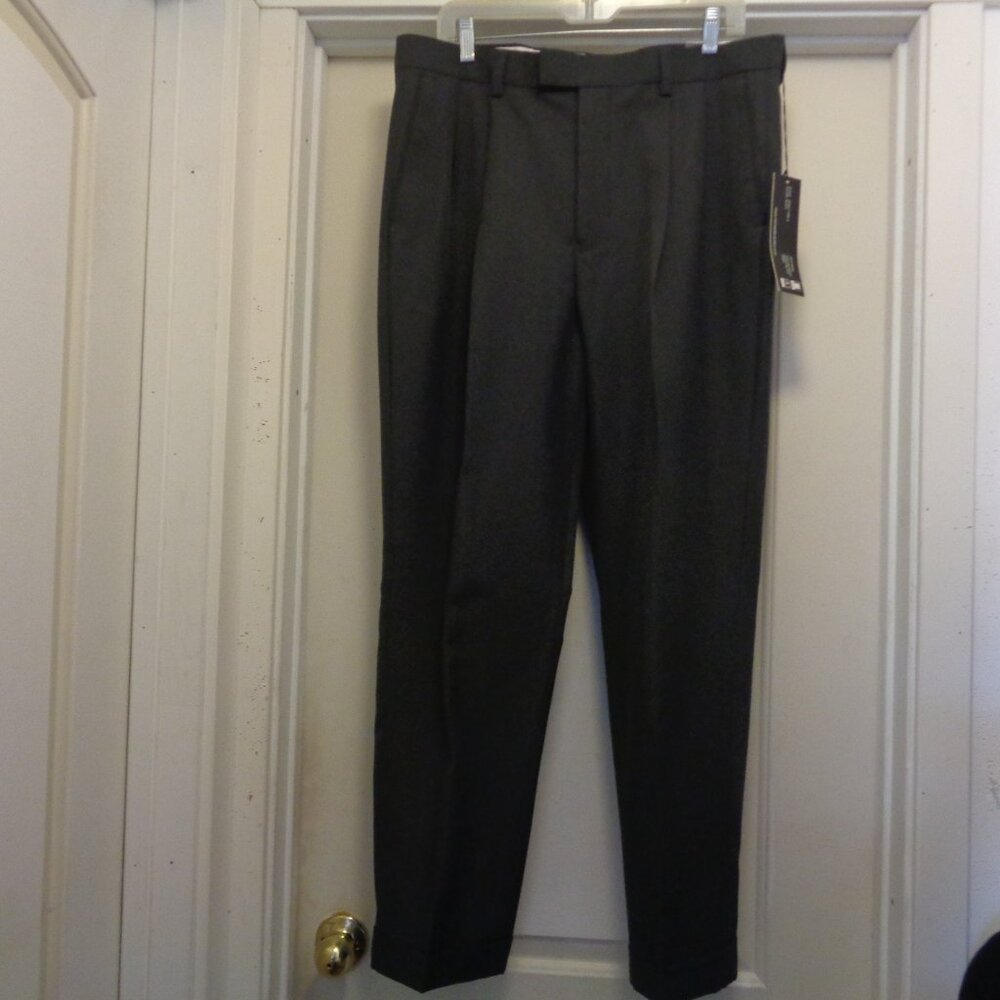 NWT MICHAEL BRANDON BLACK WRINKLE RESISTANT PANT THAT LOOKS OLIVE 36 BY 30